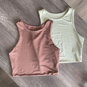2 crop tops